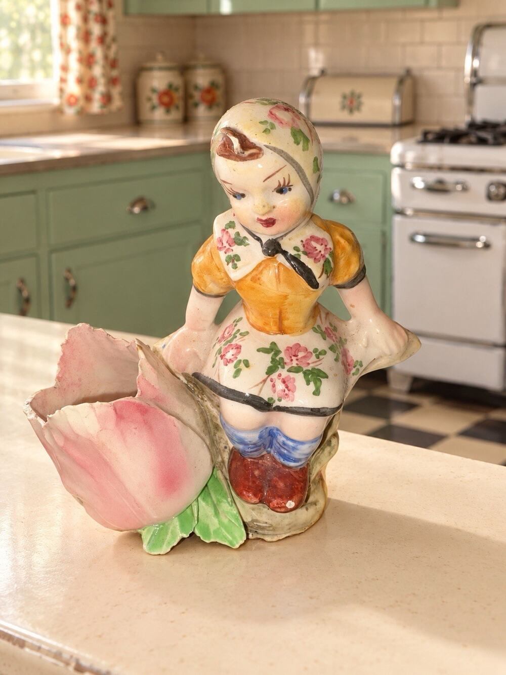 Figurine Hand Painted Girl w/Tulip Italian Porcelain Vtg Art (? Carlo Mollica ?)